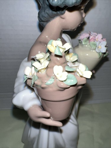 Lladro First Flowers 6757 Handmade Figurine - Picture 7 of 7