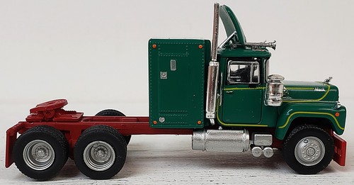 Brekina NEW HO 1/87 Mack RS 700 Tractor Trailer Cab in Green & Red Finish - Picture 2 of 5