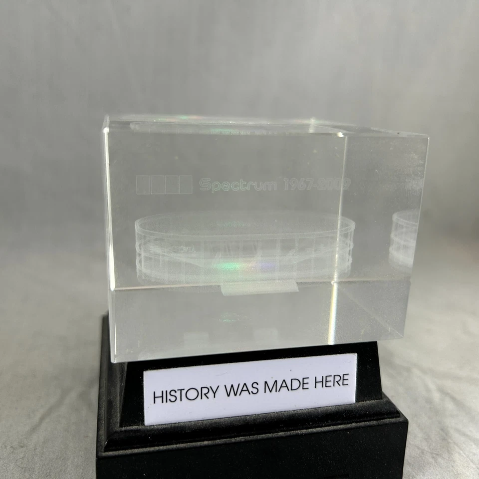 费城 SPECTRUM 1967 - 2009 年 ARENA 3D ETCHED 玻璃立方体 带照明底座 罕见 — 第 2/4 张图片