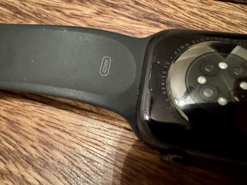 Apple Watch Series 10 - Boîtier en aluminium 42 mm - GPS + LTE (Bluetooth uniquement) - Noir - Photo 11 sur 12