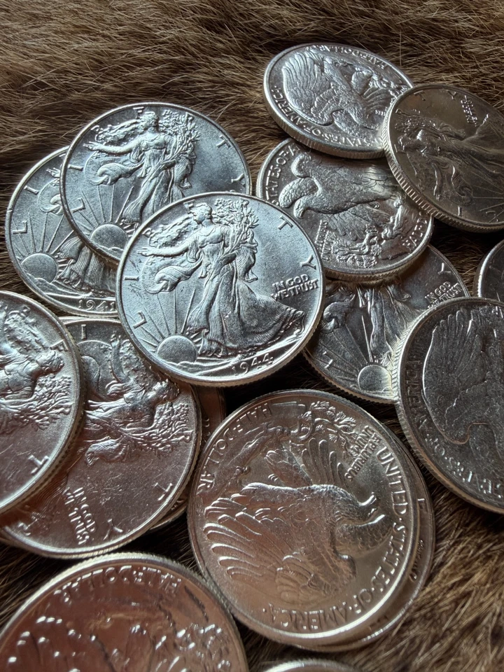 Moneda de plata Walking Liberty sin circular y rollo bancario de medio dólar Kennedy de $10,00 Foto 4 de 4