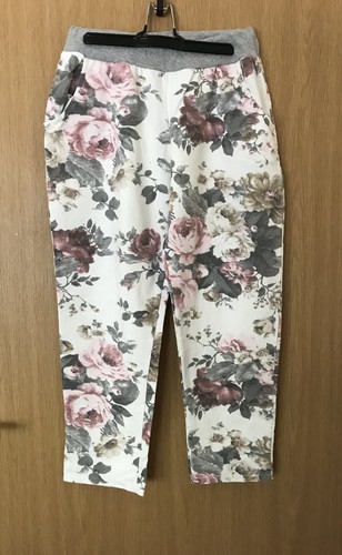 Damenhose, Schlupfhose, Beige mit Blumenmuster, Größe 34/36 s. Beschreibung