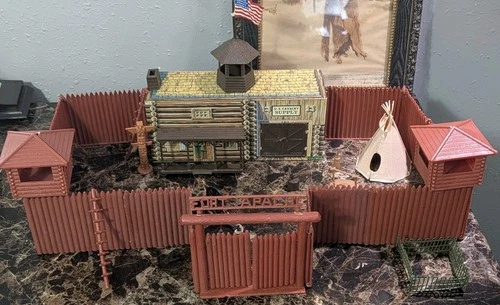 Vtg MARX FORT APACHE Play Set Toy U.S CAVALRY SUPPLY Tin litho & Accessories