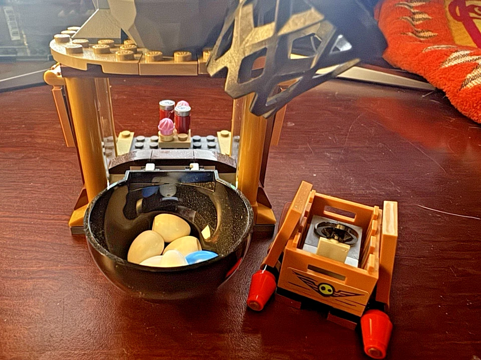 LEGO 75826 The Angry Birds Película Castillo del Rey Cerdo (SOLO Torre Principal) sin minifiguras Foto 3 de 3