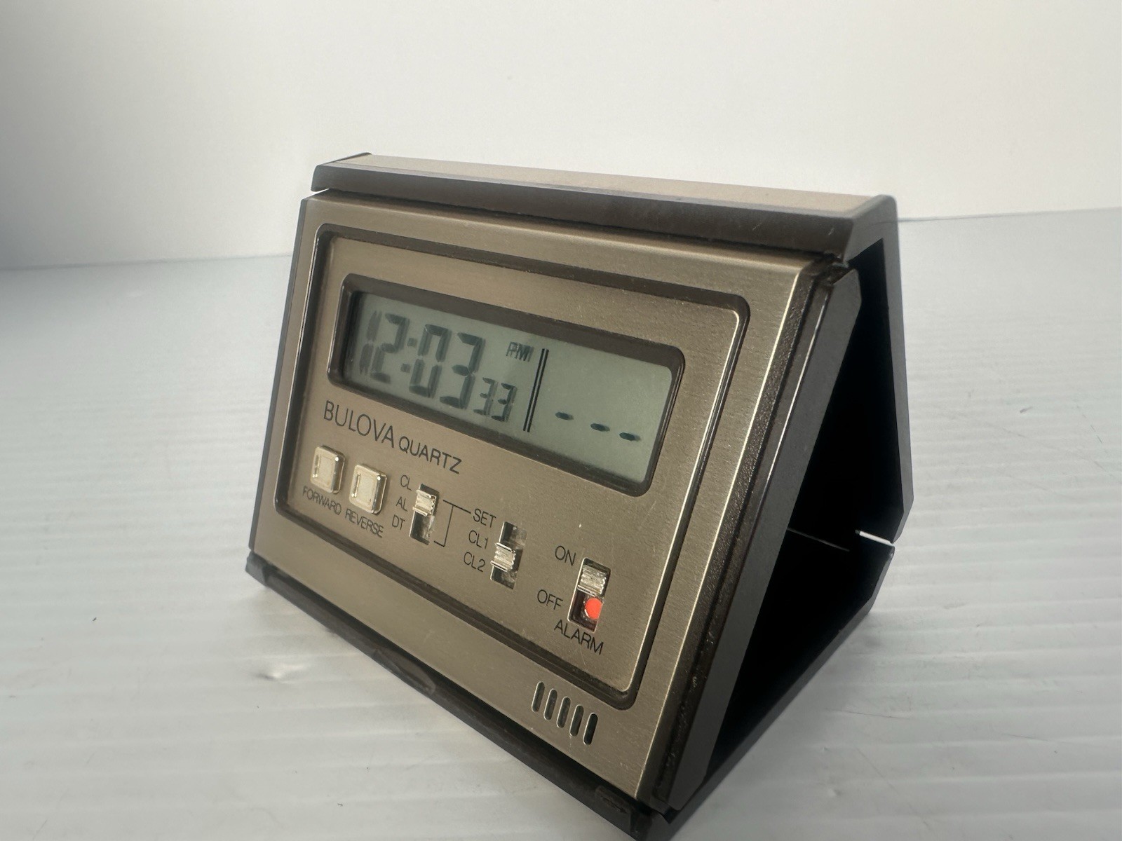 Vintage Bulova Digital B6998 Desk Top Quartz Travel Alarm Clock