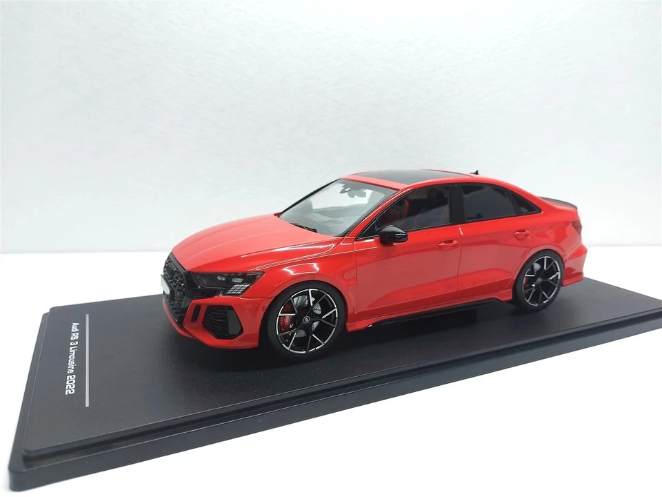 Audi RS3 Limousine Rosso del 2022 - 1/18 IXO & MCG Limited Ed. - Immagine 3 di 4