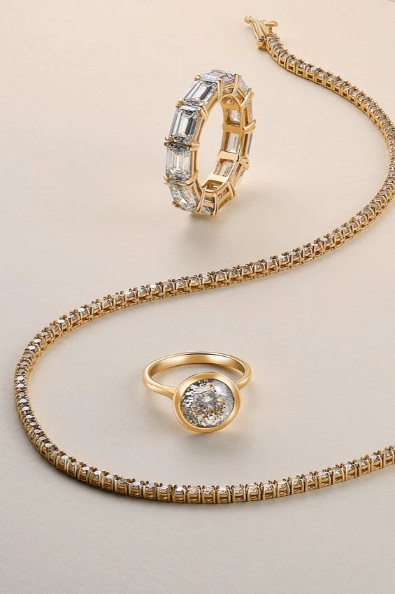 DOLLAR bids and NEW items! Get ready for the holidays!! 💍💎😍