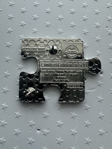 Disney Parks Winnie the Pooh Personaggio Connessione Puzzle Spilla Pooh Chaser LE 500 - Foto 2 di 3