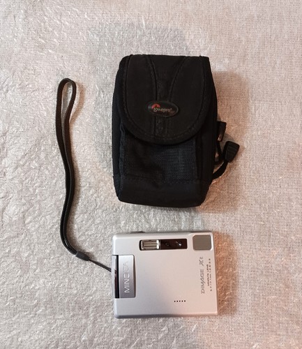 MINOLTA DIMAGE XT DIGITAL CAMERA 3.2 MP SILVER 3X OPTICAL w/Battery & Case