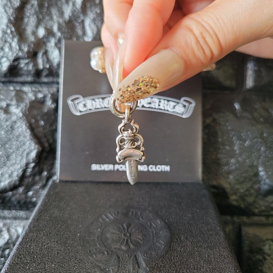 Chrome Hearts SV925 5 Dagger Charm Necklace 3.2cm | eBay Chrome Hearts SV925 5 Dagger Charm Necklace 3.2cm | eBay