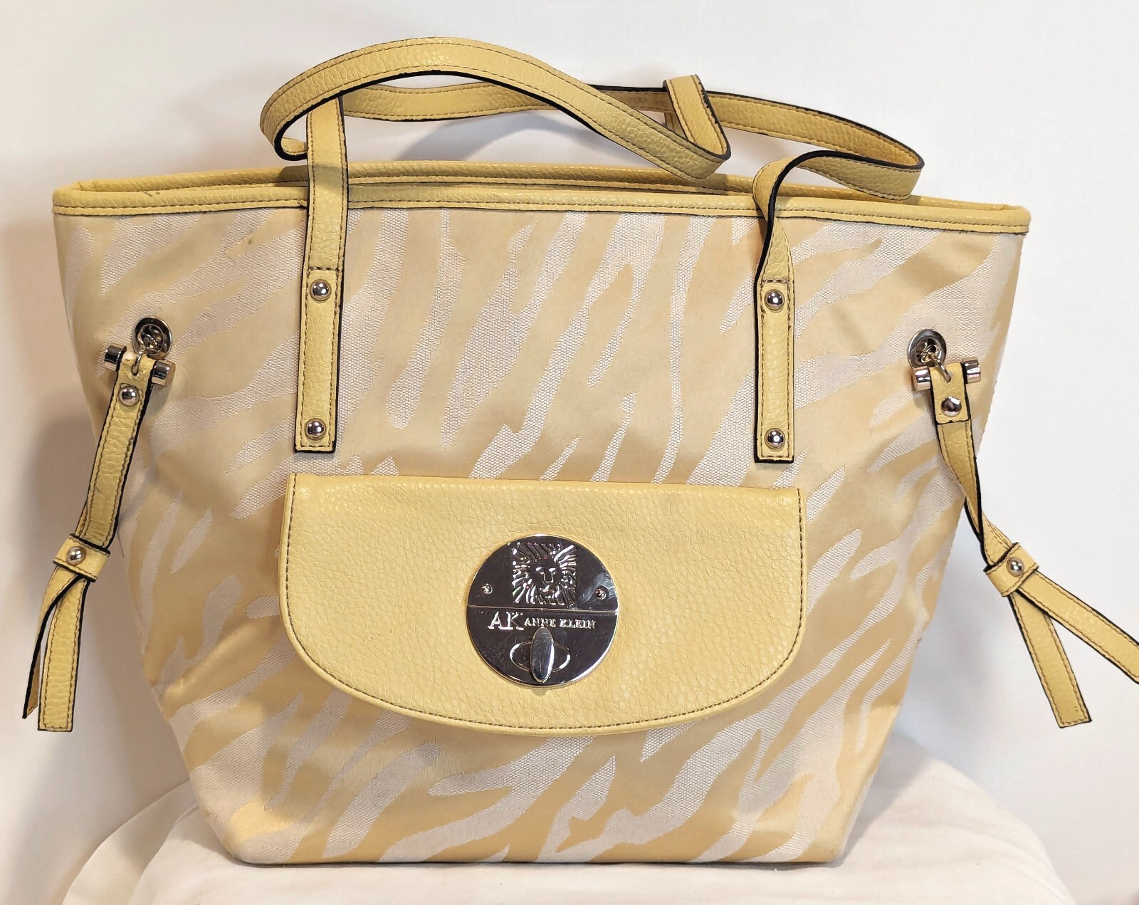 Beautiful ANNE KLEIN Yellow & White Zebra Print F… - image 1