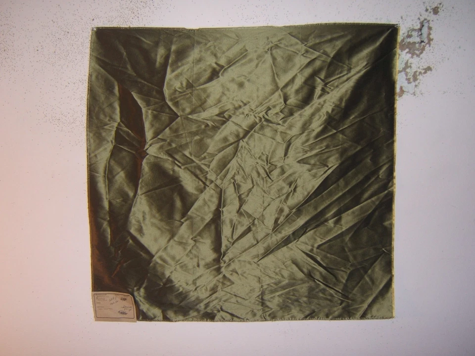 Highland Court "Colores Sólidos" restos 100% seda, varios colores Foto 4 de 4