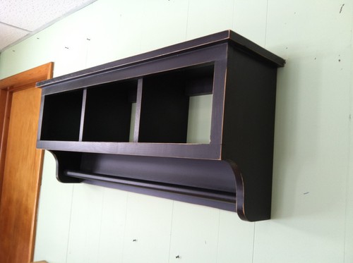 Cubby Wall Shelf Country Shelf for Baskets Bath Or Entryway W Towel Bar or Quilt - Picture 5 of 5