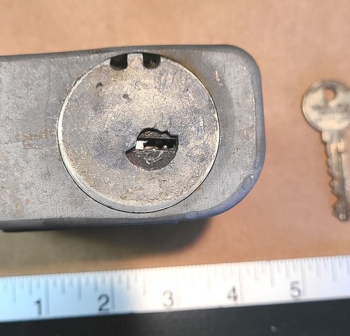Hi-Shear LK1200 U.S. Gov't padlock w/ 2 working keys - High security - Picture 11 of 12