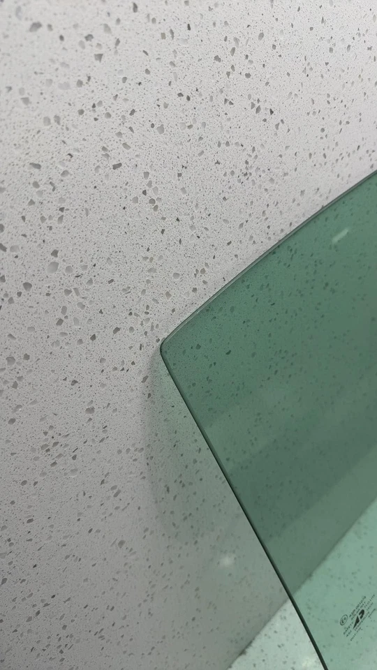 1997-2004 Chevrolet CHEVY CORVETTE Right Front Door Glass/window - Image 4 of 4