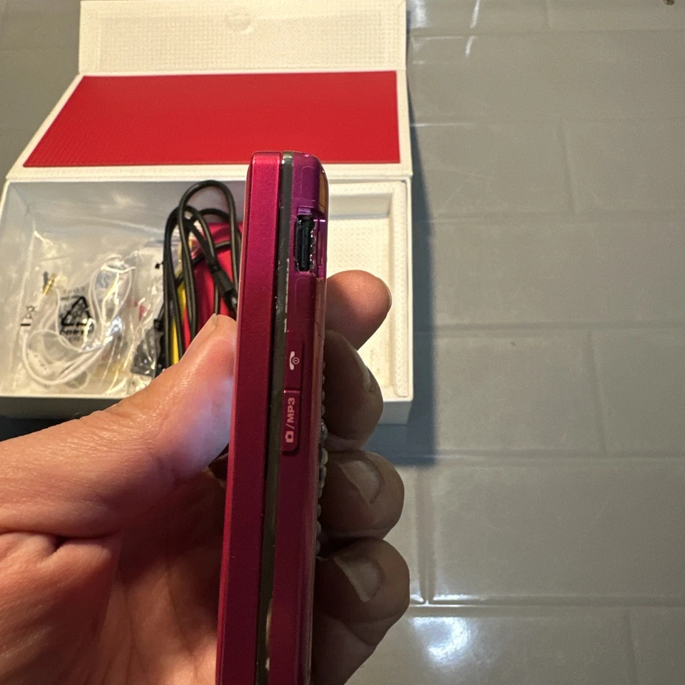 LG Chocolate KG800 Mobile Phone Tesco Mobile - Image 4 of 4