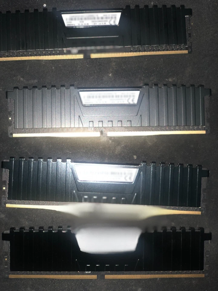 Corsair Vengeance LPX 32 GB (4x8GB) DDR4 2666MHz CMK8GX4M1A2666C16 - Bild 2 von 2
