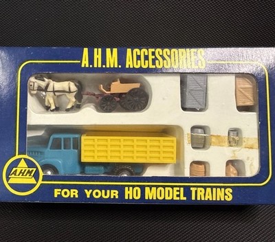 NEW! Vintage AHM   HO SCALE Freight Truck Horses & Wagon WITH 8 Accessories