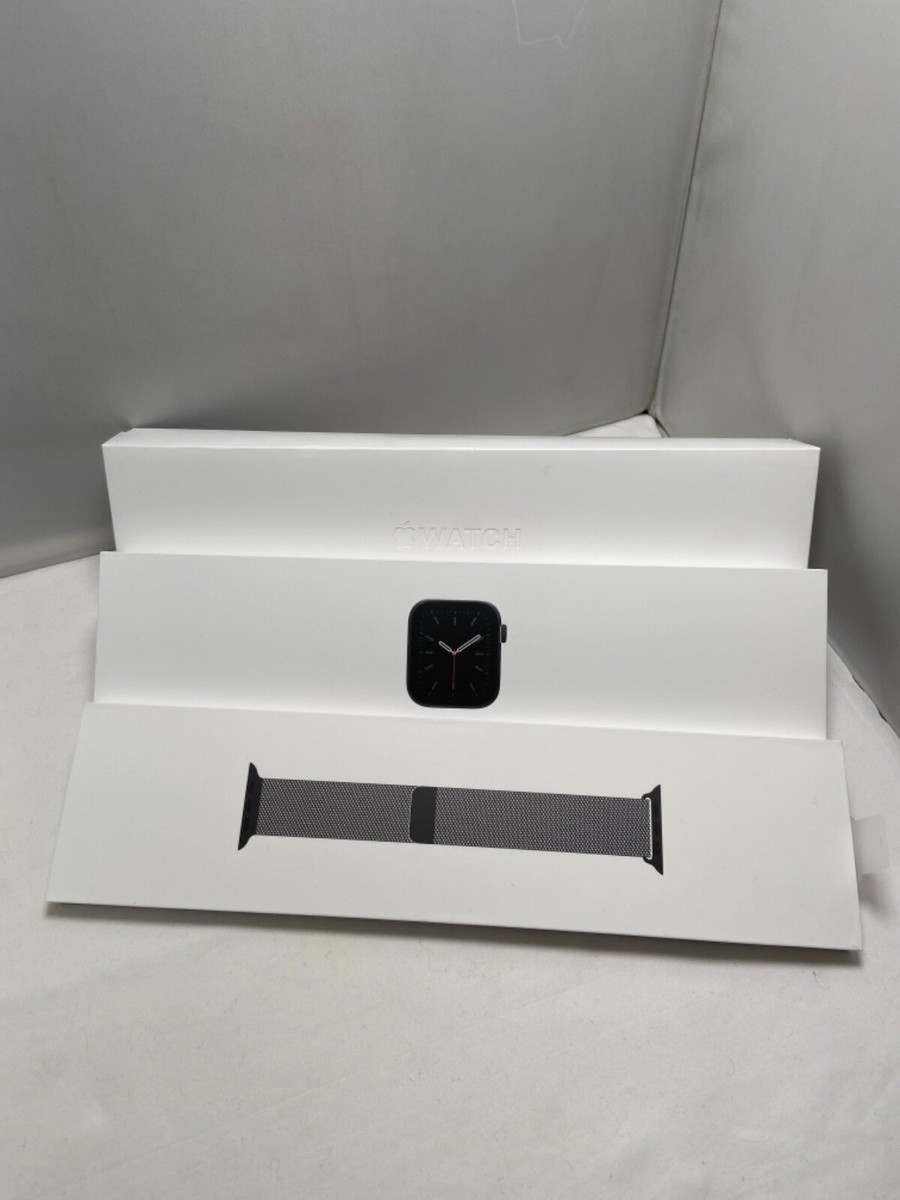 Apple Watch Series 6 44mm Case with Milanese Loop - Graphite Apple Watch Series 6 44mm Case with Milanese Loop - Graphite