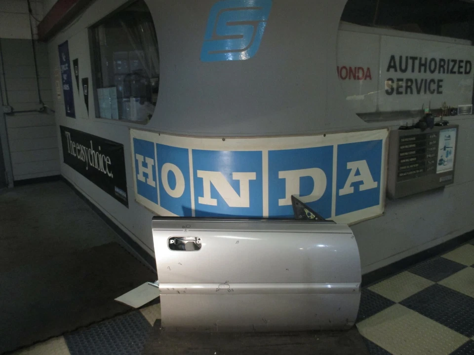 1997 Acura TL 2.5L Driver Left Front Side Door Shell (Silver) FLAW Foto 2 de 4