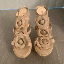 JustFab floral t-strap beige wedges size 6.5. Lightly worn. Great condition.