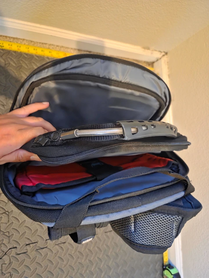 SWISSGEAR Black and Gray Laptop 18.5" Backpack #S164 - Image 3 of 3