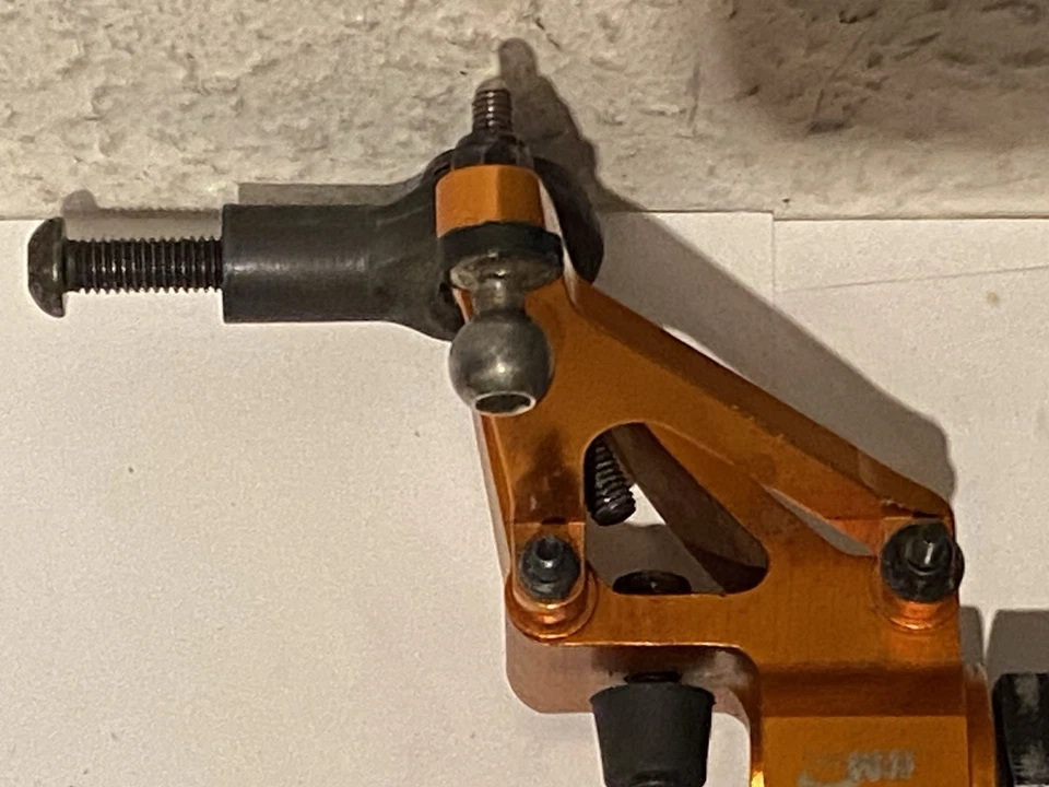 2 gebrauchte Kingmotor-Alu-Achsschenkel vorne,HPI-Baja-Rovan Baja 1:5-RC-Modelle - Bild 4 von 4