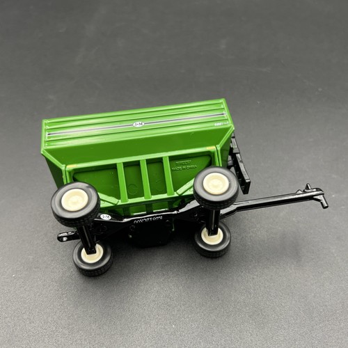 ERTL J & M Gravity Grain Wagon 4 1/2" Green 680/760 - Picture 8 of 13