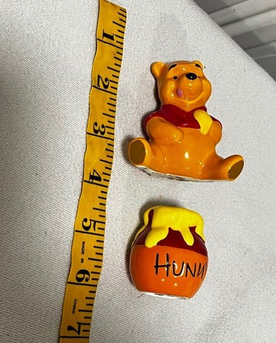 Salero y pimentero miel Winne The Pooh de colección Disneyland - Imagen 2 de 23