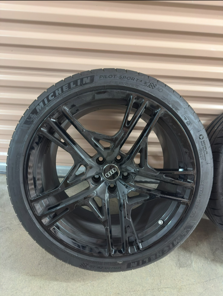 AUDI R8 OEM Wheel 20" Inch 