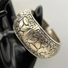 Vintage Silver Tone Pebble Oval Textured Hinged Clamper Cuff Bracelet Chunky Y2K