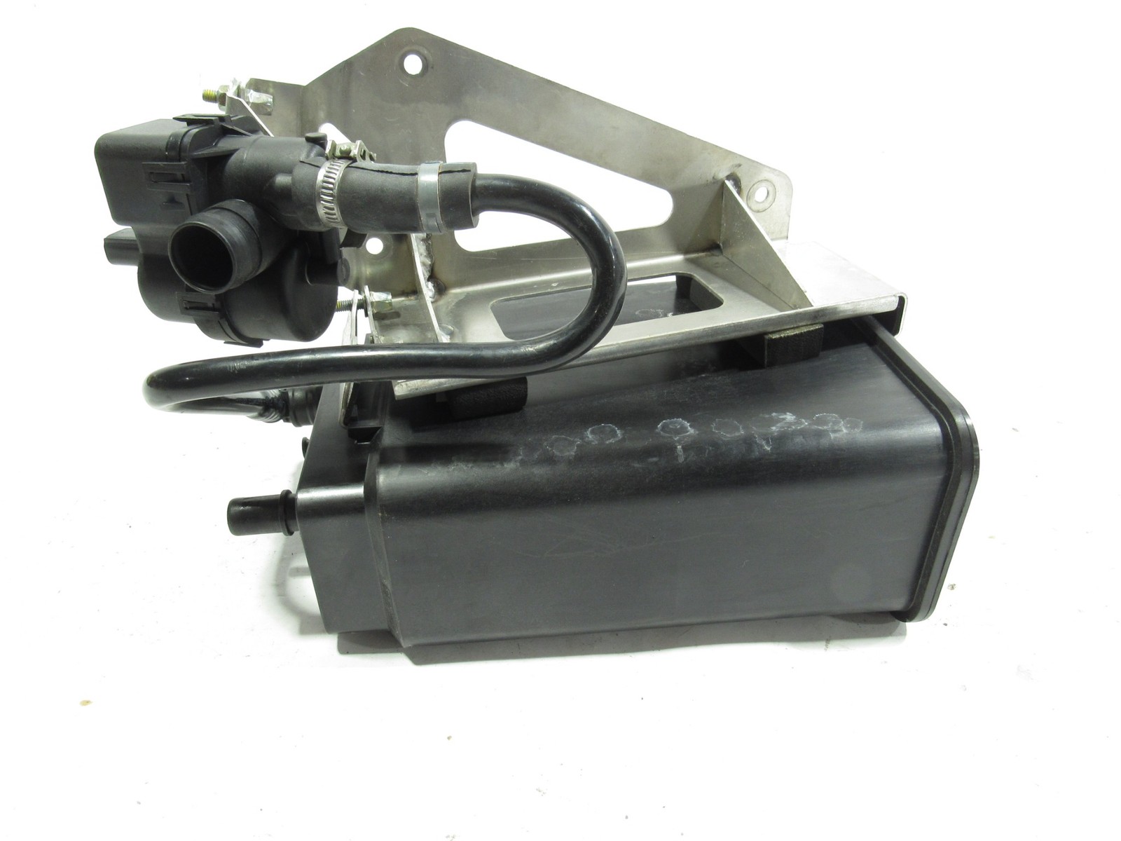 02-06 Maserati Coupe GT 2004 Fuel Gas Vapor Charcoal Reservoir Canister ;