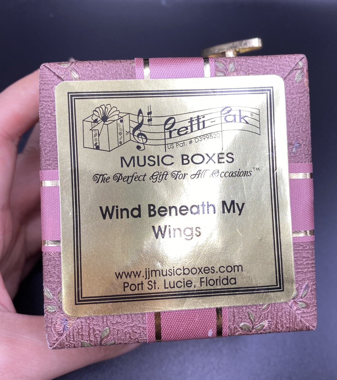 PrettiPak JJ Music Boxes Christmas Present Music Box 'Wind Beneath My