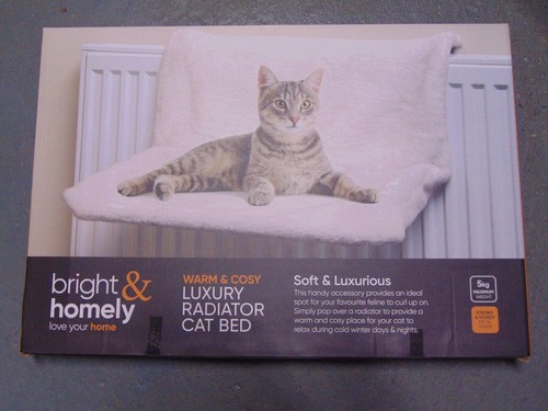 Warm & Cosy Luxury Radiator Cat Bed Cream/Metal Frame 5Kg Maximum Weight - Picture 2 of 2
