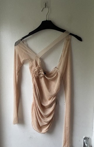Top de malla Light Before Dark Urban Outfitters Selene Ramillete Talla XL Beige - Imagen 3 de 15