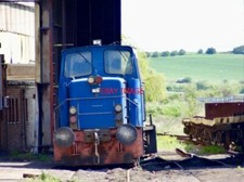 PHOTO  UNIDENTIFED  BLUE TRAIN