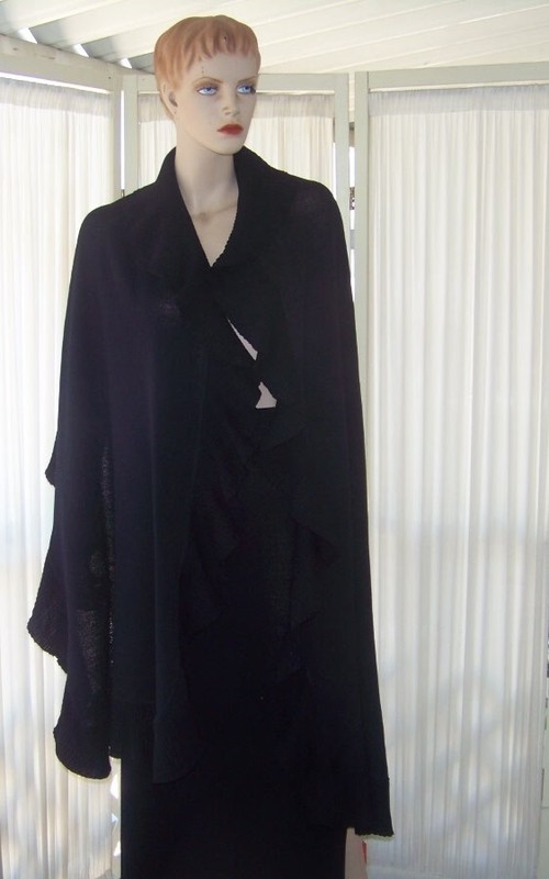 ST JOHN COLLECTION MARIE GRAY BLACK SANTANA KNIT LONG SHORT RUFFLE  SHAWL WRAP