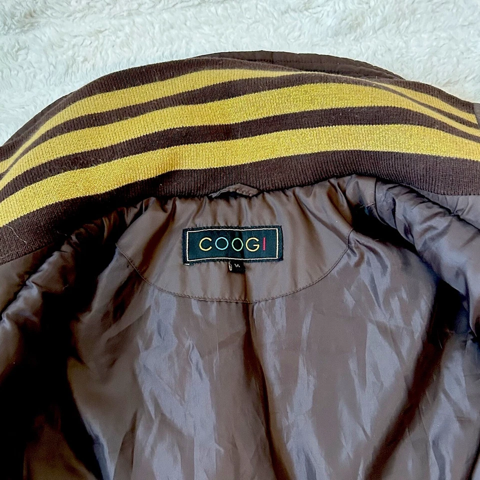 Abrigo Coogi Puffer Marrón Dorado Cremallera Completa y Botón a Presión Chaqueta Spellout Mujer’s M Acogedor Foto 3 de 4