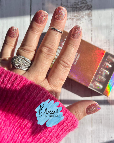 Red Aspen Press On Nails JAYLI’S GOWN Short Square Pop On Nail Dashes New - Picture 9 of 10