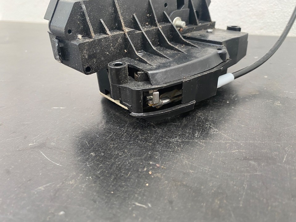 FORD FIESTA MK7.5 PASSENGER SIDE LEFT REAR EXTERIOR DOOR LOCK MECHANISM