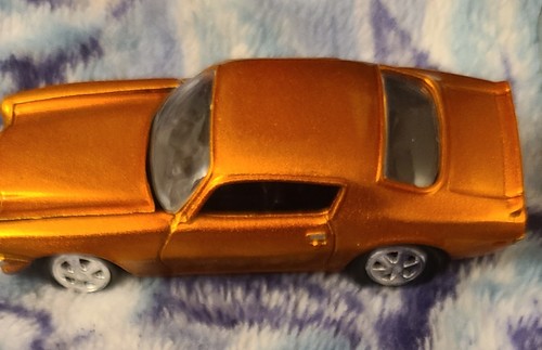Johnny Lightning Orange "1972 RS Camaro #22" in scatola di metallo da collezione scala 1:64 - Foto 5 di 7