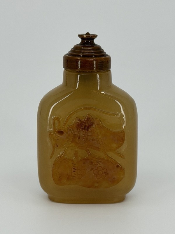Vintage Chinese Amber Agate Glass Snuff Bottle