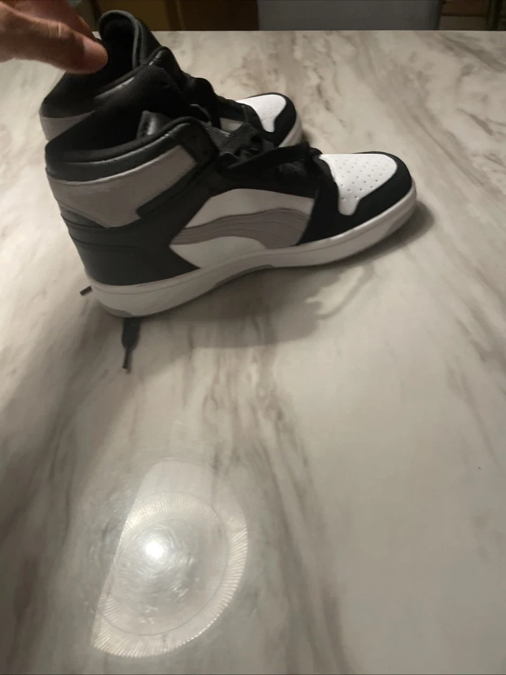 Tenis Puma Rebound Layup Suede Jr  Black and Grey Size 6 - Image 3 of 4