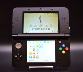 [REGION FREE] Nintendo new 3DS console only Black and White Used RANK A/B