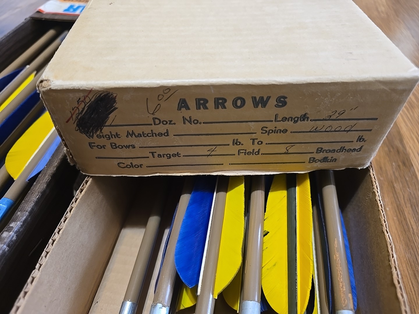23 Vintage BEAR ARCHERY CEDAR FIELD POINT ARROWS Original Box