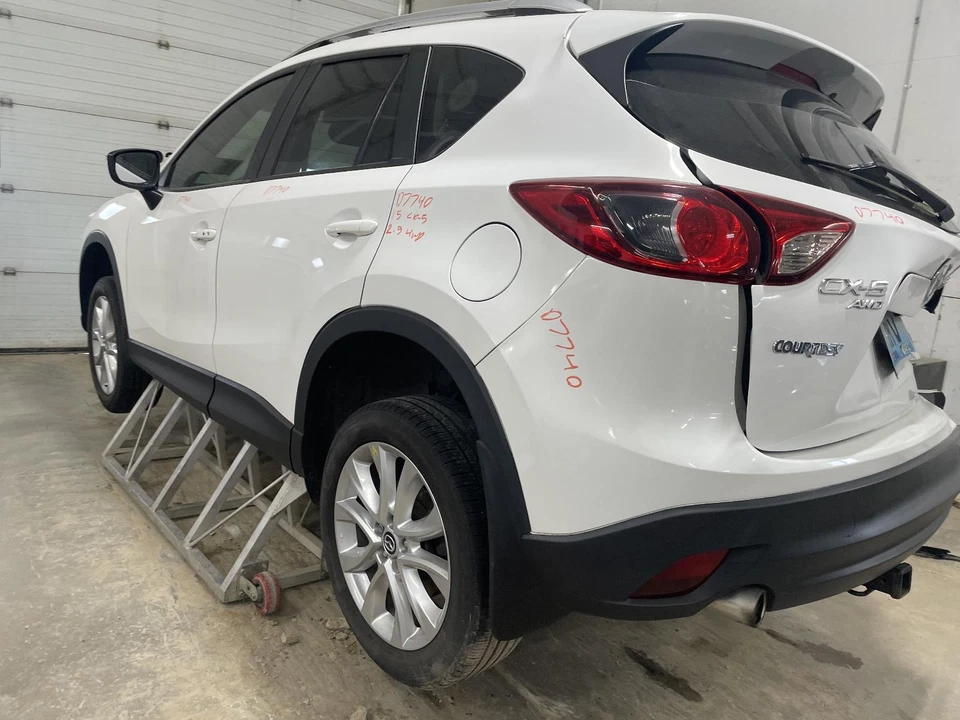 Luz de conducción usada se adapta a: Mazda CX-5 2015 parachoques antiniebla montado grado A Foto 3 de 4