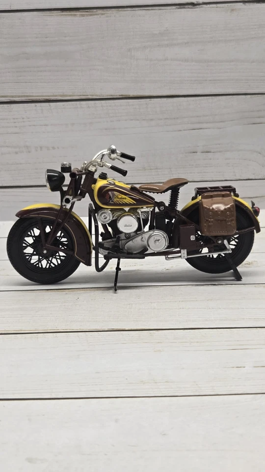 Ray Toys Indian Sport Scout 1934 1:12 Scale Motorcycle Replica - Image 2 of 4