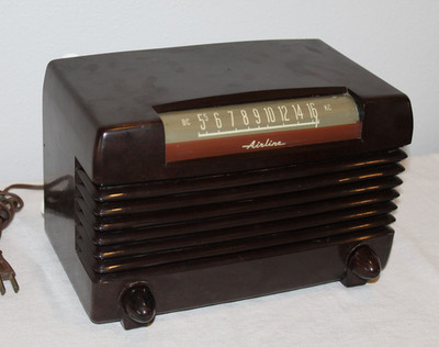 Wards Airline Model 74BR-1503B  Bakelite 5 Tube AM Radio - 1947