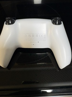 Sony PlayStation 5 White Dual-Sense Wireless Handheld Gaming Controller Tested