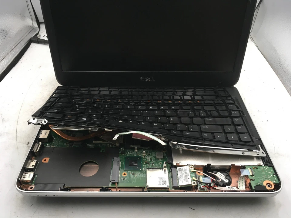 DELL VOSTRO 2420 - FOR PARTS - INTEL CORE I3 - NO RAM - CASE DAMAGE - READ - BB - Image 3 of 4